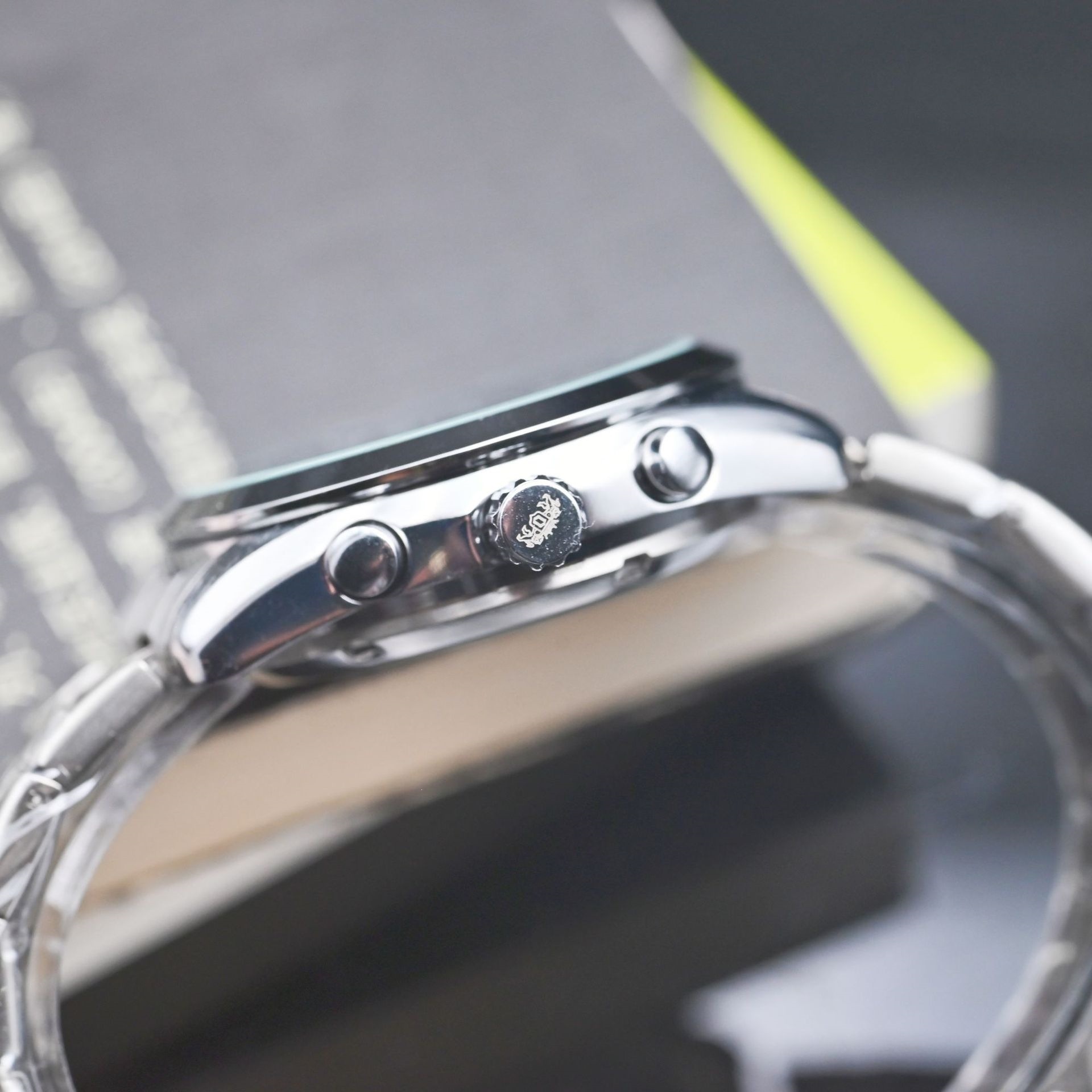 Multifunctioneel nep-mechanisc - Open Heart Watch recensie en prijs