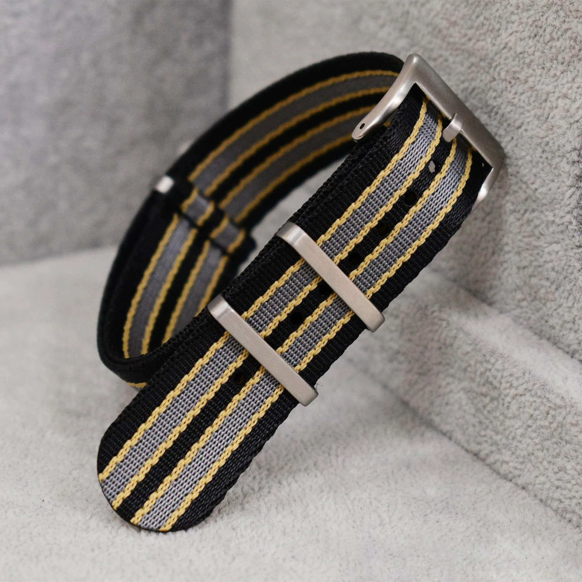 20 mm nylon horlogeband voor O - Luxury Watch Online recensie en prijs